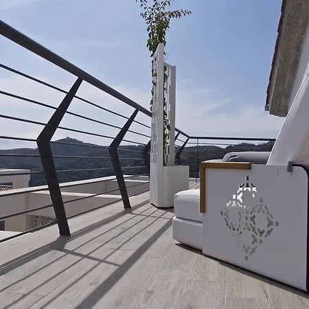 Luxurious Penthouse With Great Views *