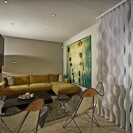 Luxurious Penthouse With Great Views *
